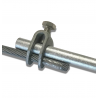 Cosse pour piquets de terre 16mm et câble en acier galvanisé montée sur piquet de terre et câble